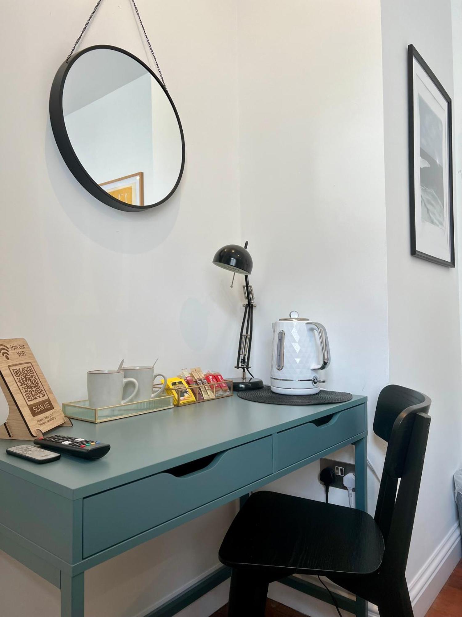 Private Double Room With Ensuite, No Breakfast, Truro City Centre Экстерьер фото