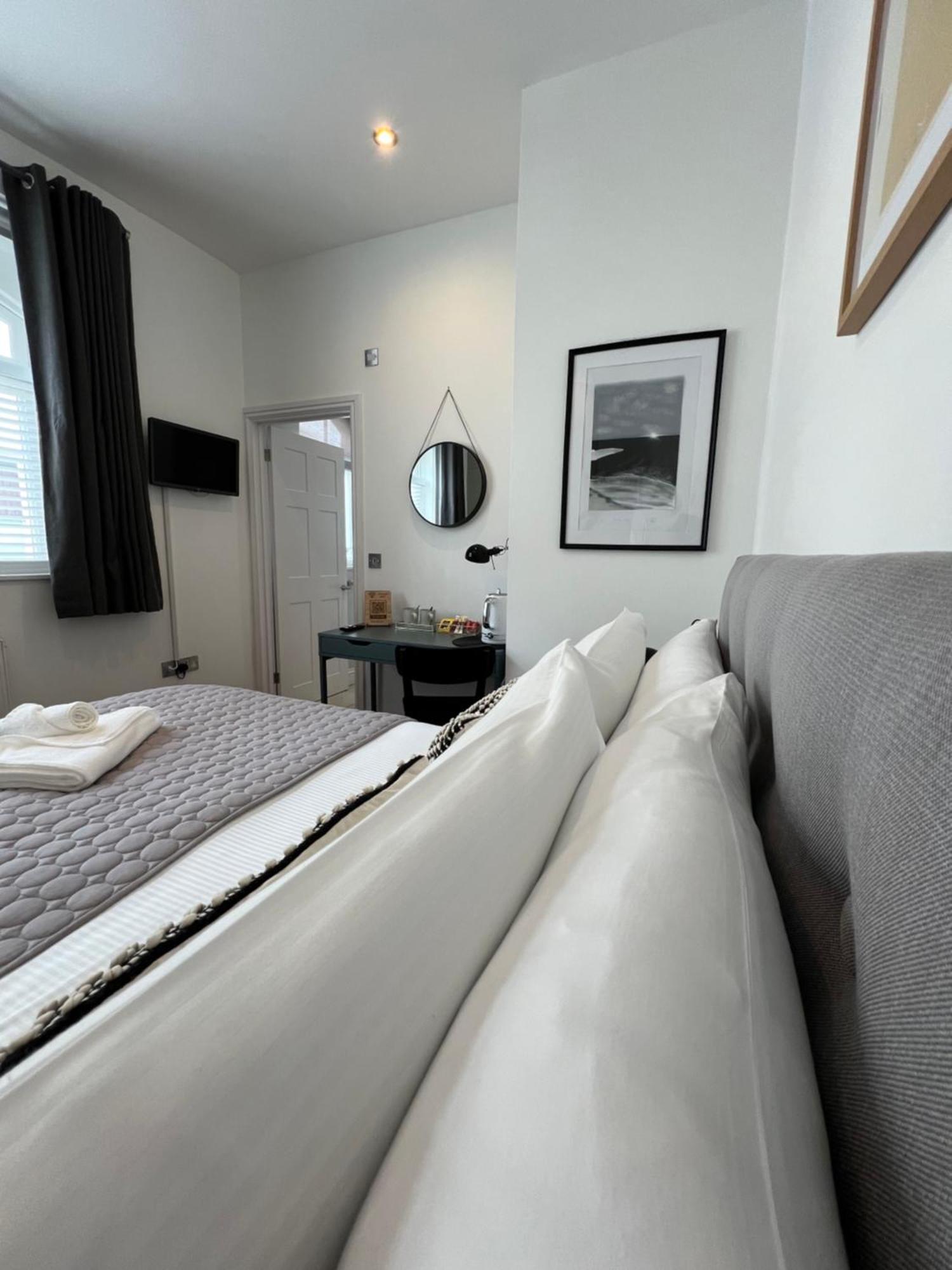 Private Double Room With Ensuite, No Breakfast, Truro City Centre Экстерьер фото